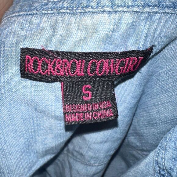 Rock+Roll Cowgirl distressed button down S denim western shirt - Picture 4 of 4